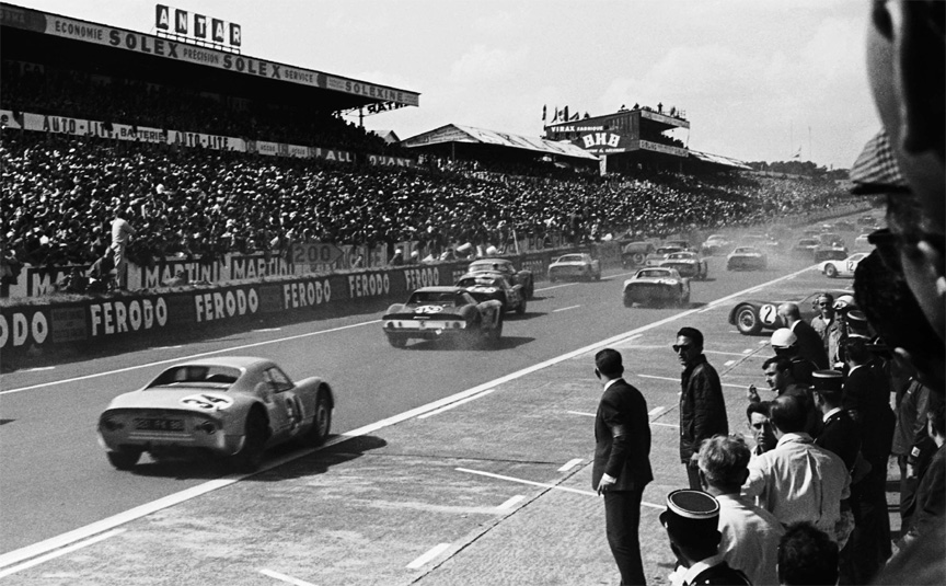 1964 Le Mans start. 24 hours later the 904 #34 driven by Robert Buchet/Guy Ligier takes the victory in the 2-litre class and scores 7th overall