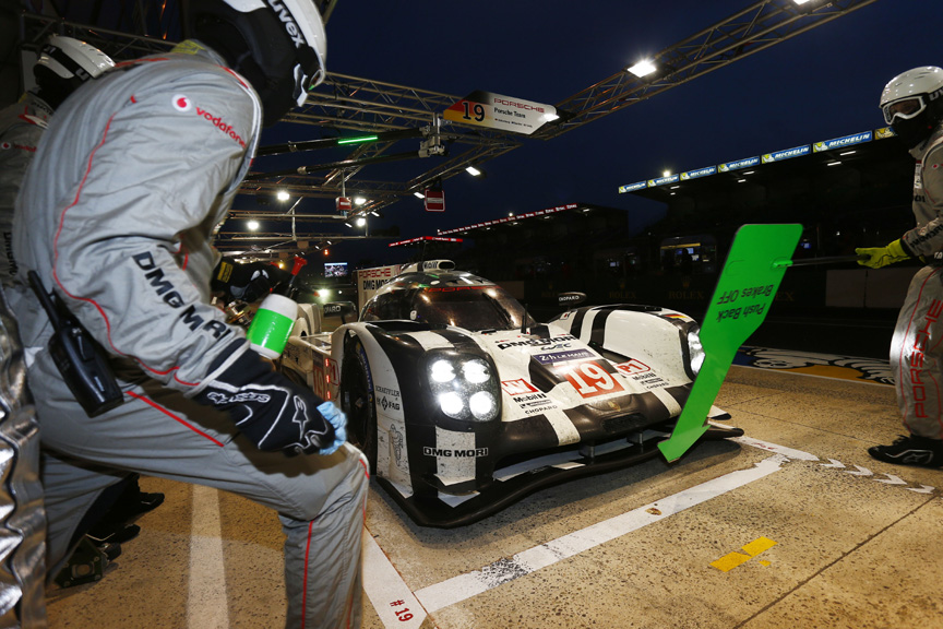 Nico Hülkenberg pitting for fuel after lap 117