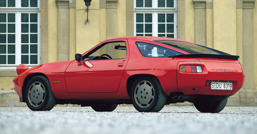 Red Porsche 928 S