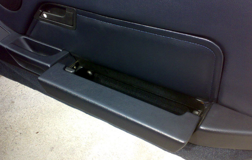 Porsche 928 door pocket open