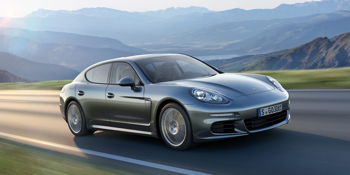 Three-quarter view of a 2017 silver Porsche Panamera 4S diesel
