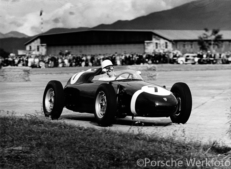 Formula 2, World Championship, Flugplatz Zeltweg, 18 September 1960: Here Stirling Moss is at speed in his 1.5-litre Porsche 718/2