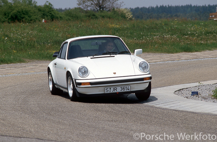 911 Carrera 3,2 Coupé Clubsport, 1987, driven here by Jürgen Pippig