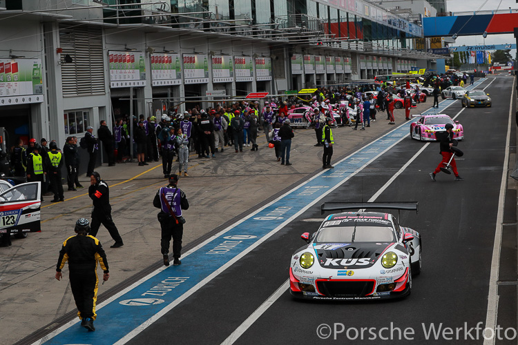 #17 KÜS Team75 Bernhard Porsche 911 GT3 R