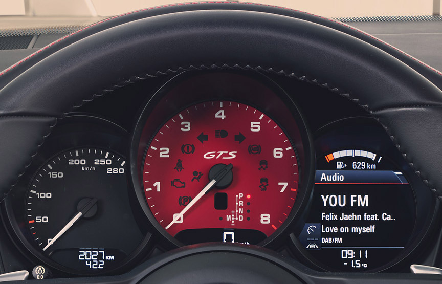 2020 Porsche Macan GTS tachometer