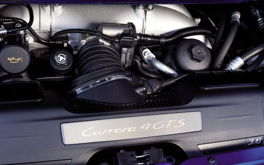 Porsche 911 997 Carrera 4 GTS engine room