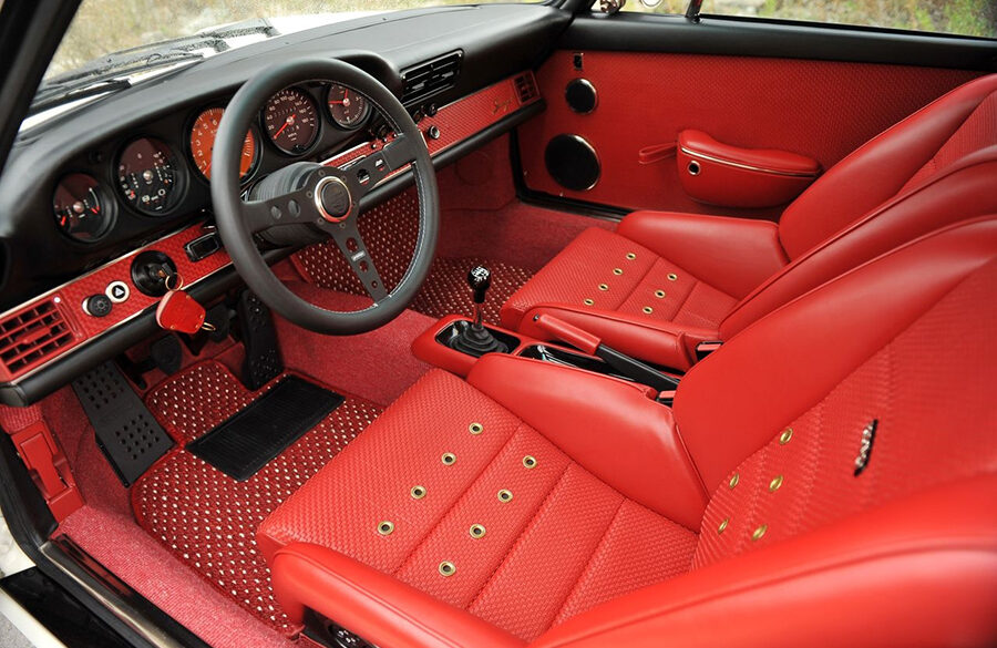 Singer Porsche 964 with a red Cocomat rubber floor replacement